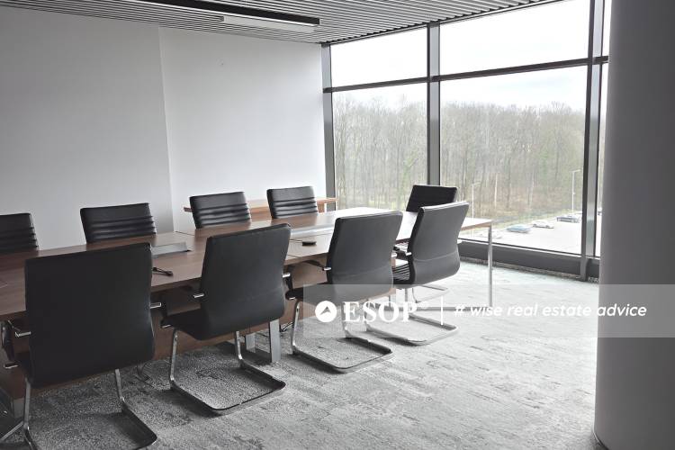 Platinum Business & Convention Center 10052 8