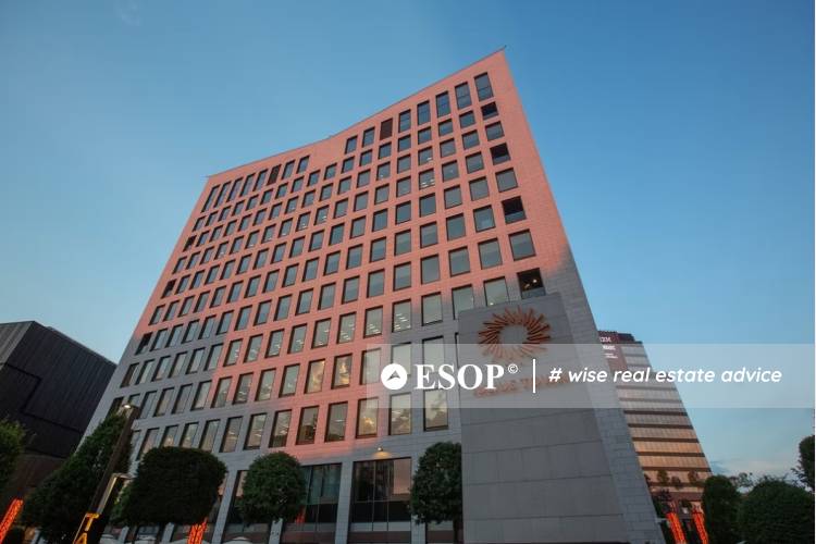 United Business Center 1 13647 8